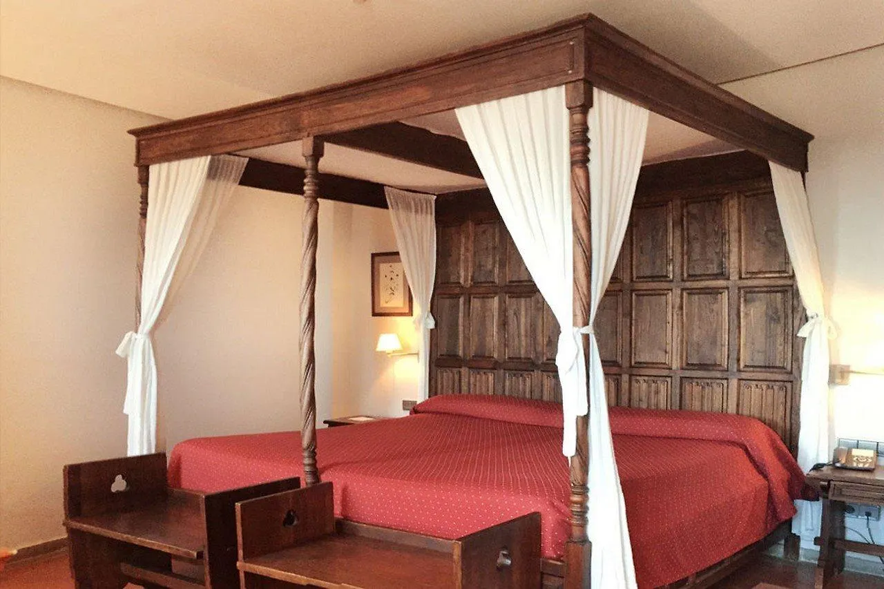 Parador De Cardona Hotel