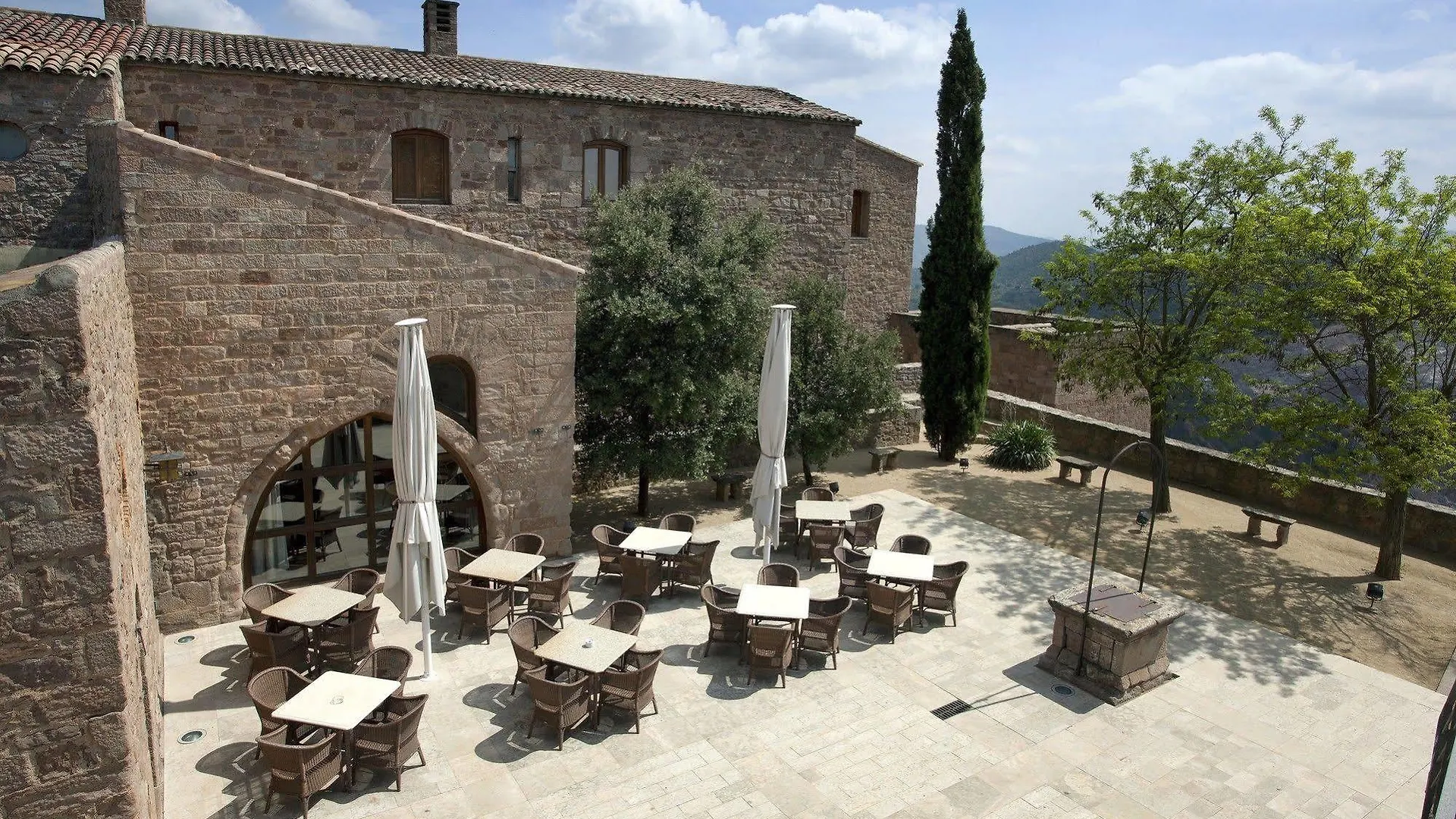 Parador De Cardona